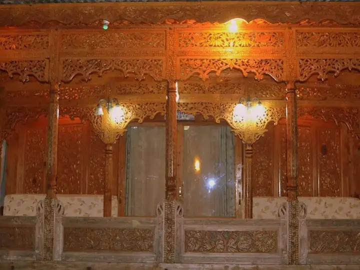 Шринагар: Goonapalace Group of Houseboats