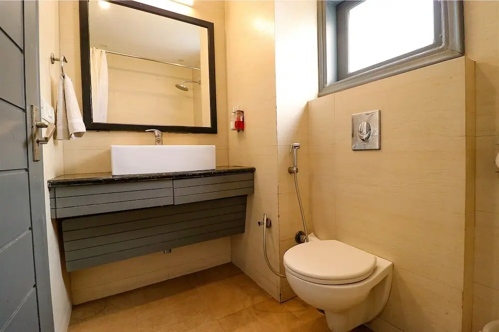 Нью-Дели: FabHotel Majestic JPM