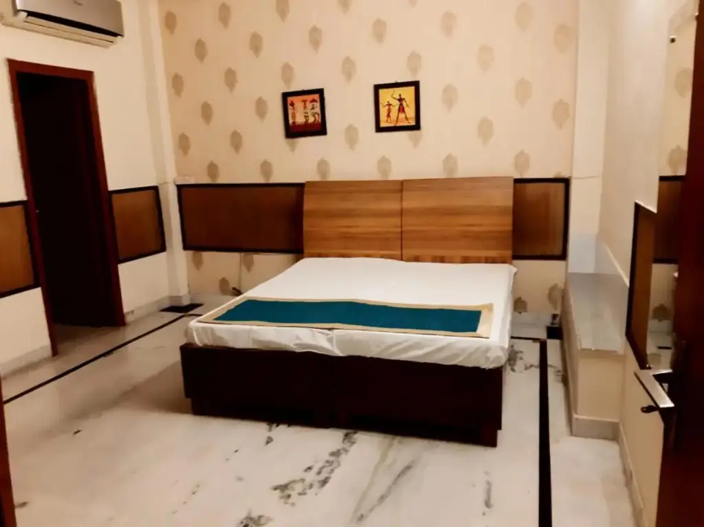Большая Нойда: Bhambri 's House
