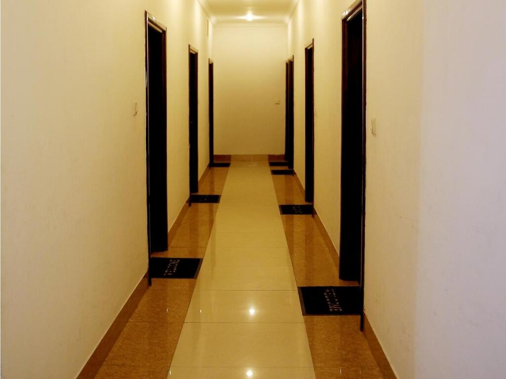 Hotel Axis Inn — фото 1