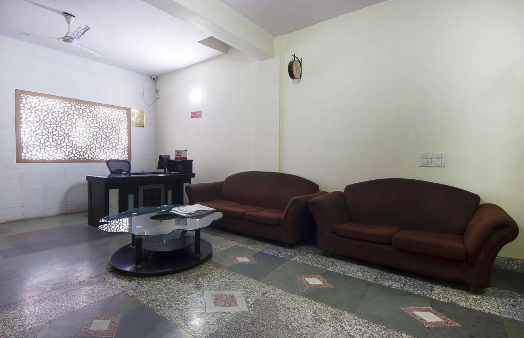 Charanpahari Hotel by OYO Rooms — фото 1