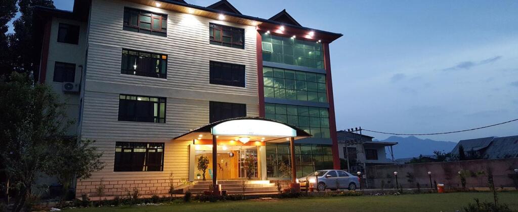 Шринагар: Triden Kashmir Resort