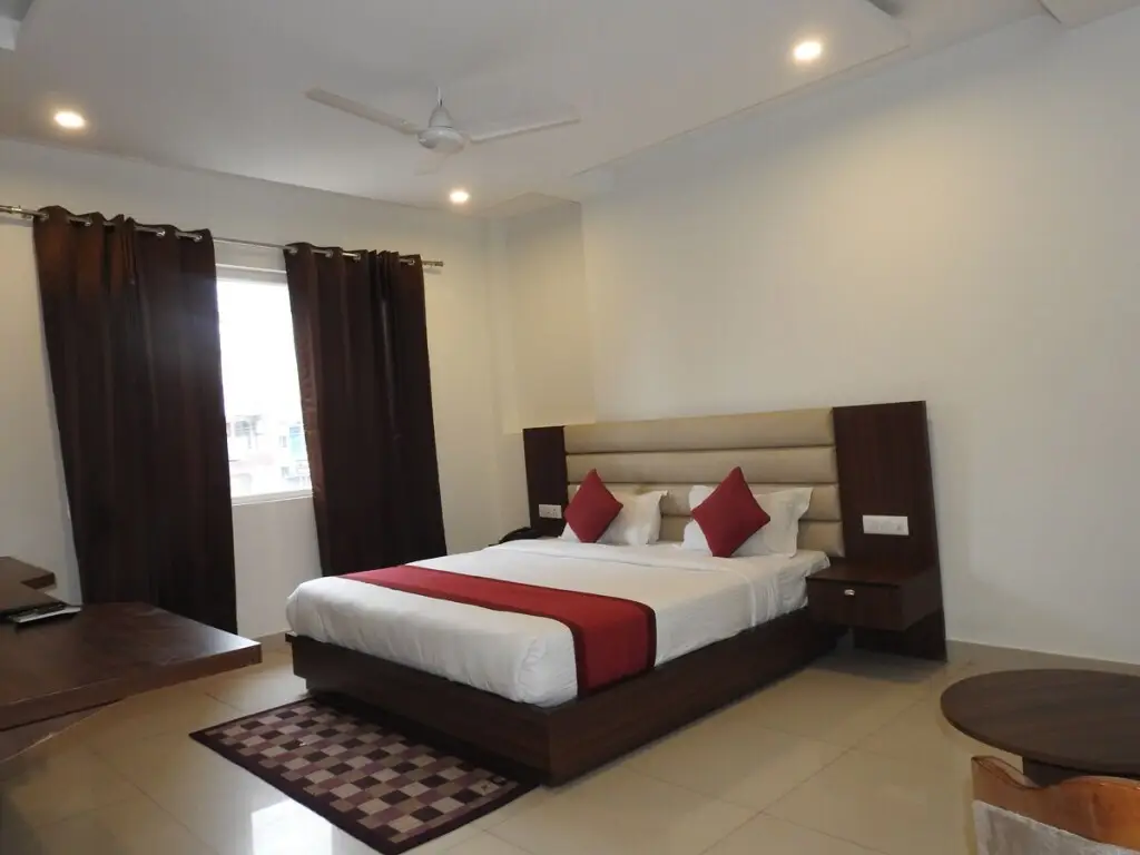 Дехрадун: Hotel Aakash Residency
