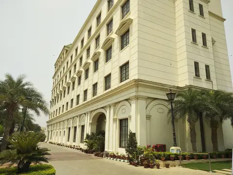 DLF Club 3 — фото 1