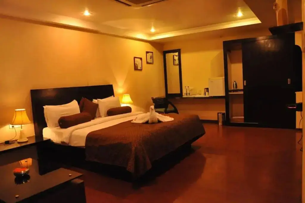 Каримнагар: Hotel Swetha