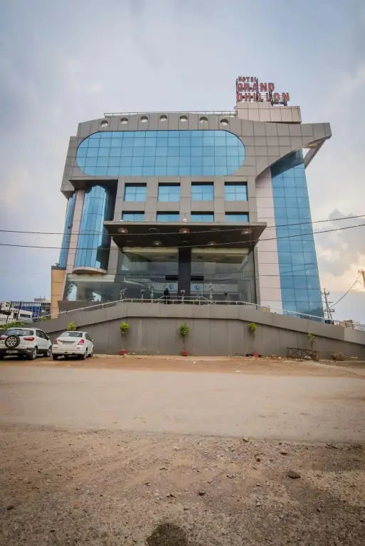 Дург: Hotel Grand Dhillon