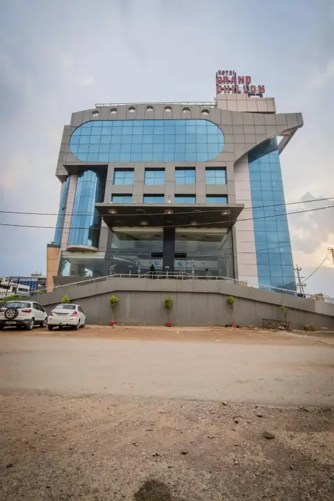 Hotel Grand Dhillon — фото 1