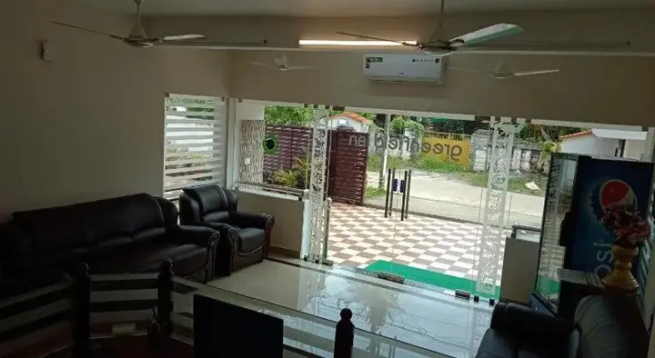 Тируванантапурам: Greenfield Inn