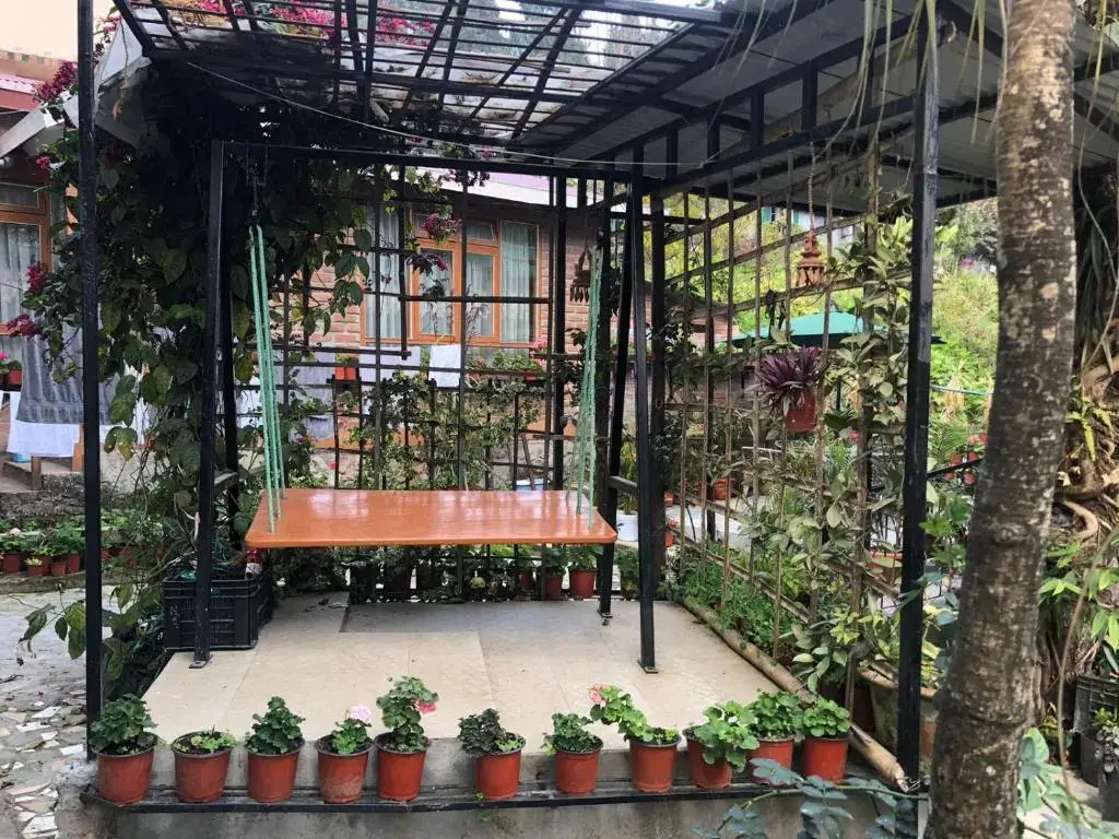 Калимпонг: Roots Shoots & Beds