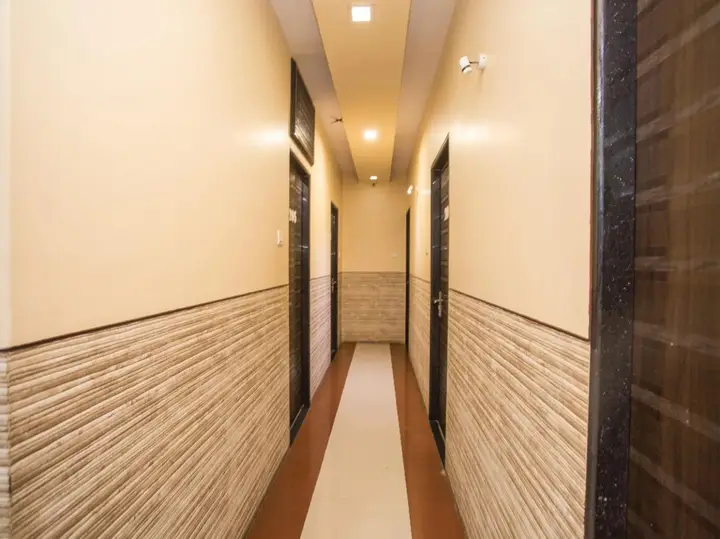 Мумбаи: FabHotel Adore Palace