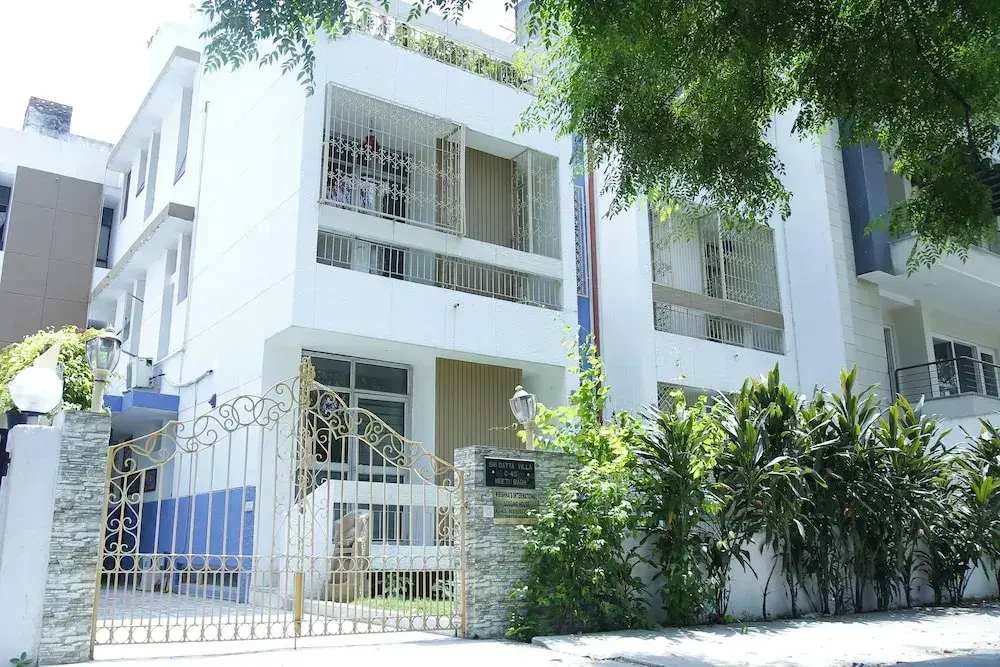 Нью-Дели: Room in Guest Room - Maplewood Guest House, Neeti Bagh, New Delhiit is a Boutiqu Guest House