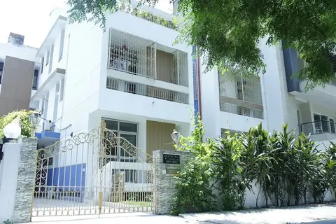 Room in Guest Room - Maplewood Guest House, Neeti Bagh, New Delhiit is a Boutiqu Guest House — фото 1