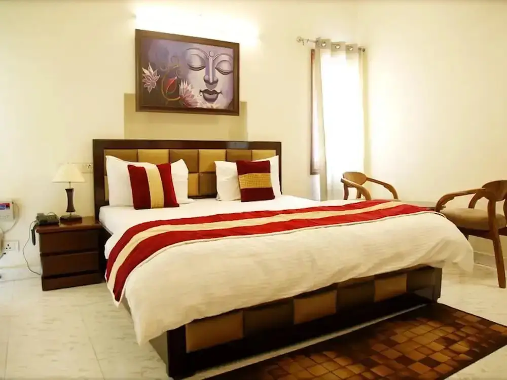 Нью-Дели: Room in Guest Room - Maplewood Guest House, Neeti Bagh, New Delhiit is a Boutiqu Guest House