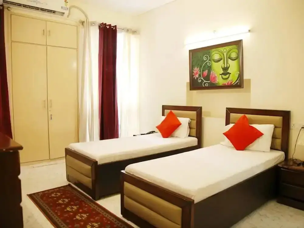 Нью-Дели: Room in Guest Room - Maplewood Guest House, Neeti Bagh, New Delhiit is a Boutiqu Guest House