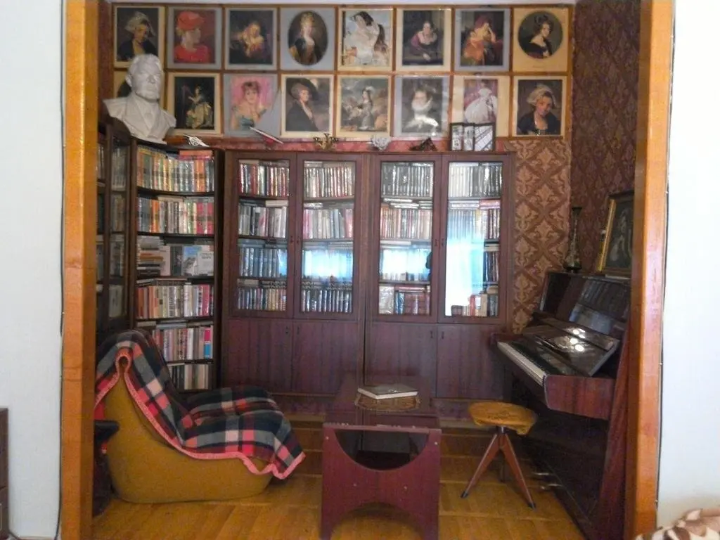 Санкт-Петербург: Teatralnaya Ploshchad 12