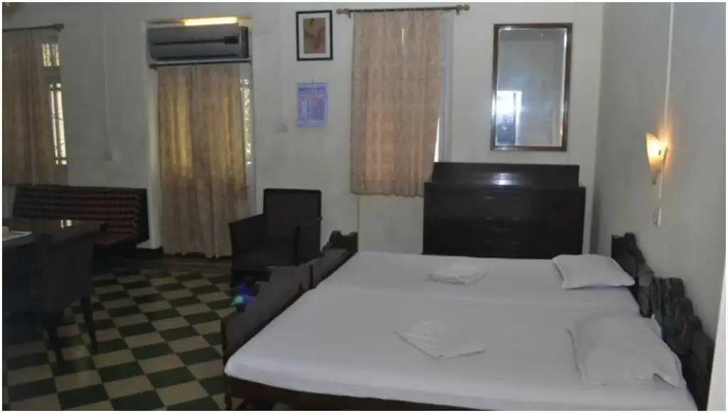 Мумбаи: Bentleys Hotel Colaba