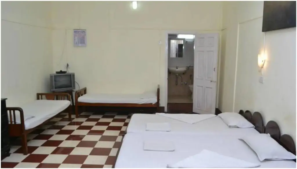 Мумбаи: Bentleys Hotel Colaba