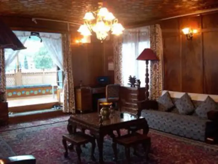 Шринагар: New Lucky Flower House Boat