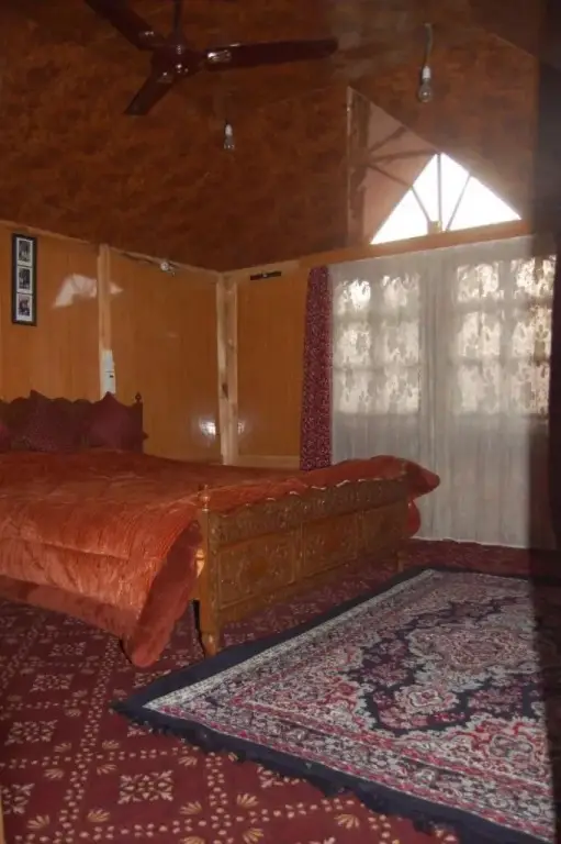 Шринагар: New Lucky Flower House Boat