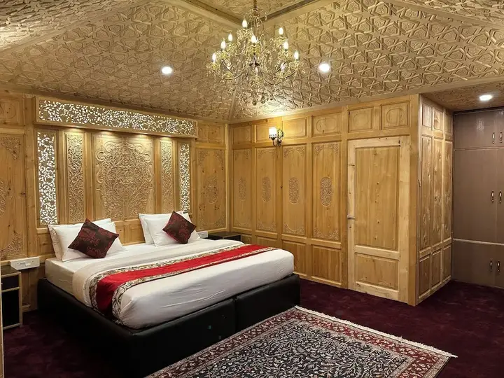 Шринагар: New York Houseboat