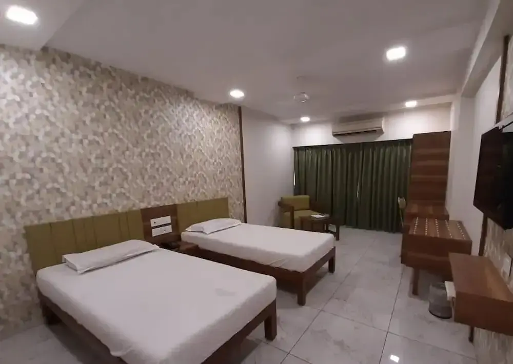 Вадодара: HOTEL PRUDENT - Vadodra