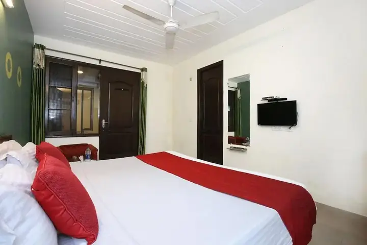 Чандигарх: OYO 6366 Grand Regal Hotel