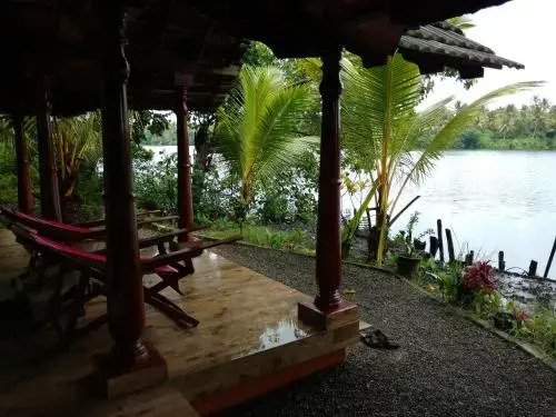 Cherthala: Backwater Farm House