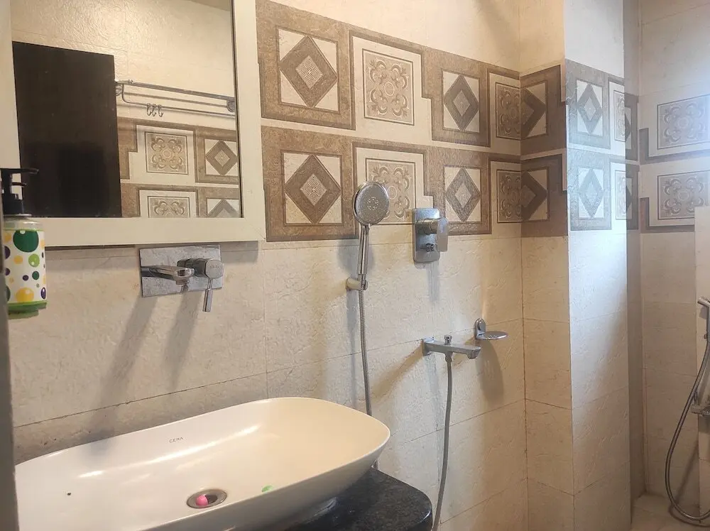Гувахати: OYO 9671 Hotel Rudraksh Inn