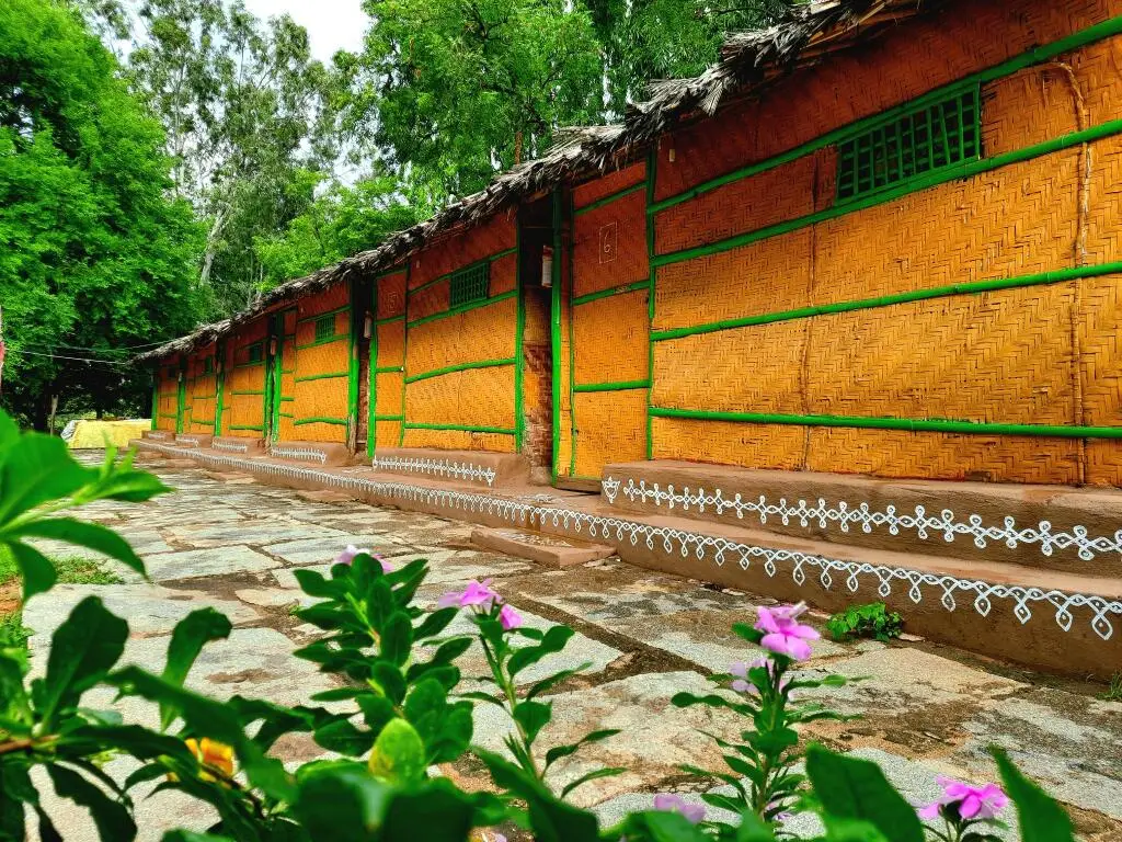 Хоспет: Hotel Gowri