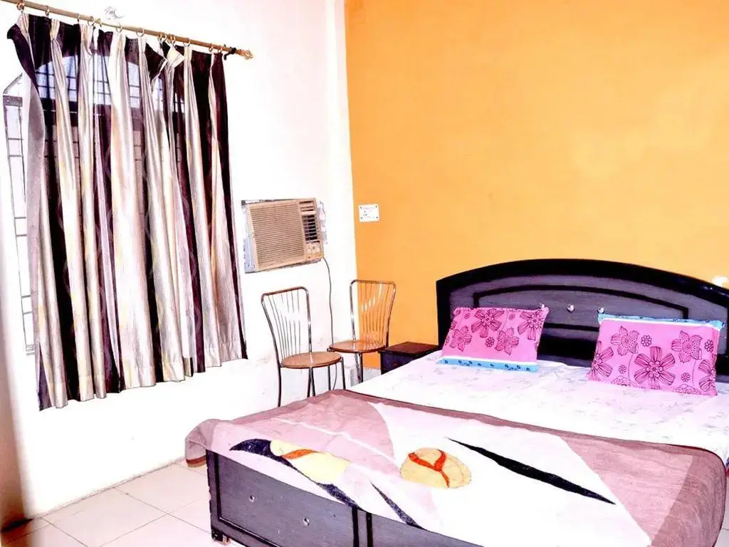 Матхура: Abhiraj Guest House