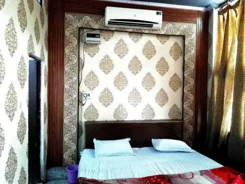 Матхура: Abhiraj Guest House