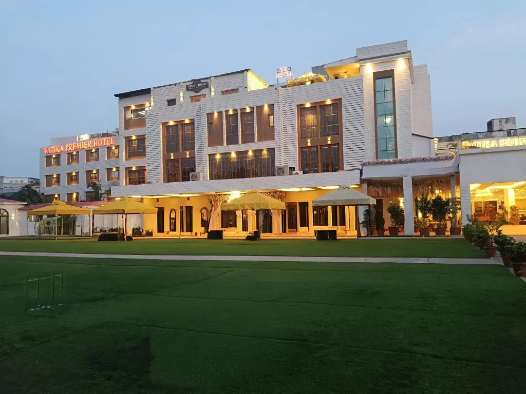 Vatika Premier Hotel — фото 1