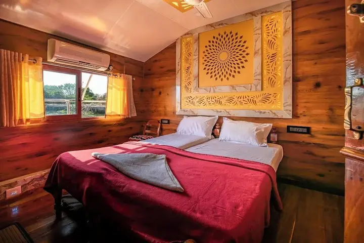 Аллеппи: Coco HouseBoat