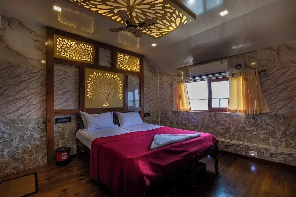 Аллеппи: Coco HouseBoat