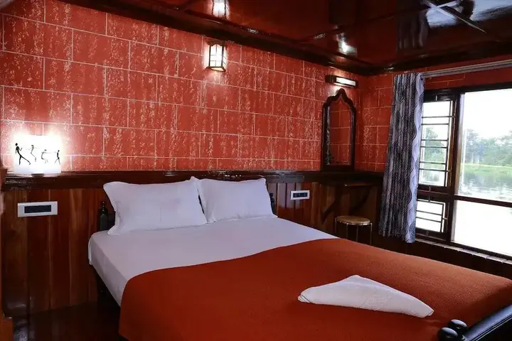 Аллеппи: Coco HouseBoat