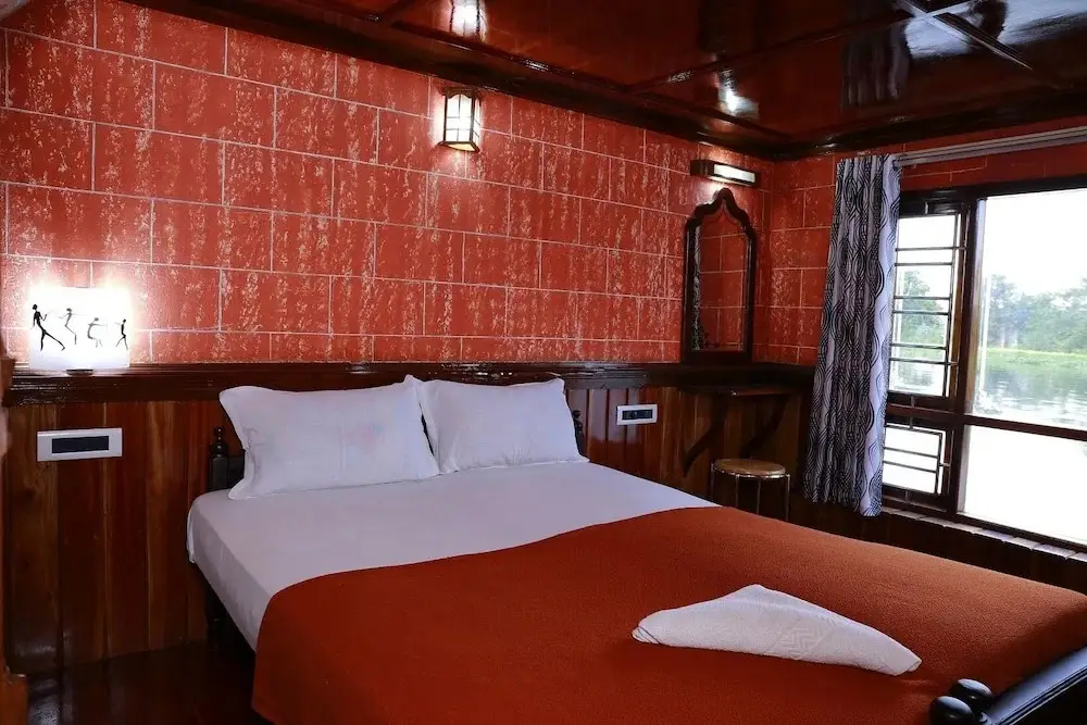 Аллеппи: Coco HouseBoat