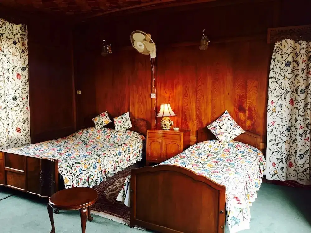 Шринагар: Akbar Group Of Heritage Houseboats