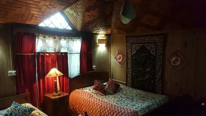Шринагар: Akbar Group Of Heritage Houseboats