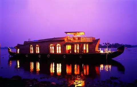 Soma Houseboat — фото 1