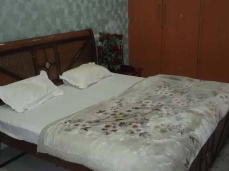 Лакхнау: Excel Paradise Inn