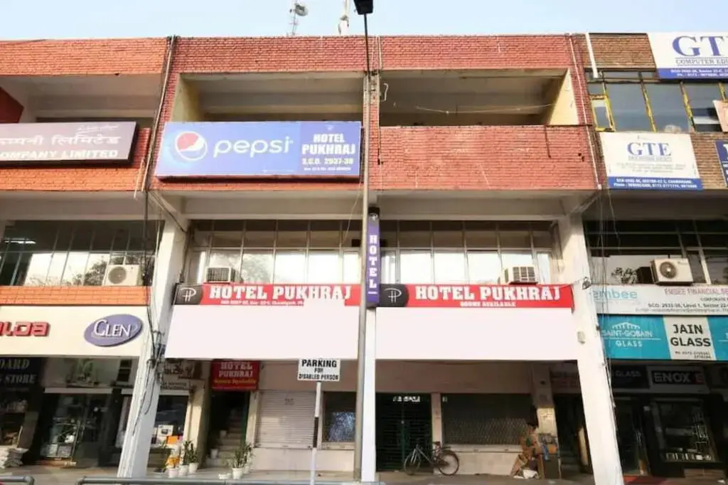 Чандигарх: Hotel Pukhraj