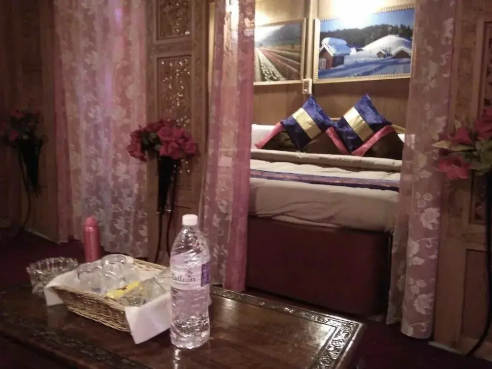 Шринагар: Houseboat Prince Of Bombay