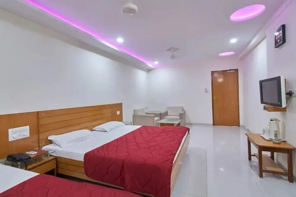 Сурат: Hotel Sarita