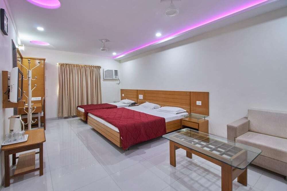 Сурат: Hotel Sarita