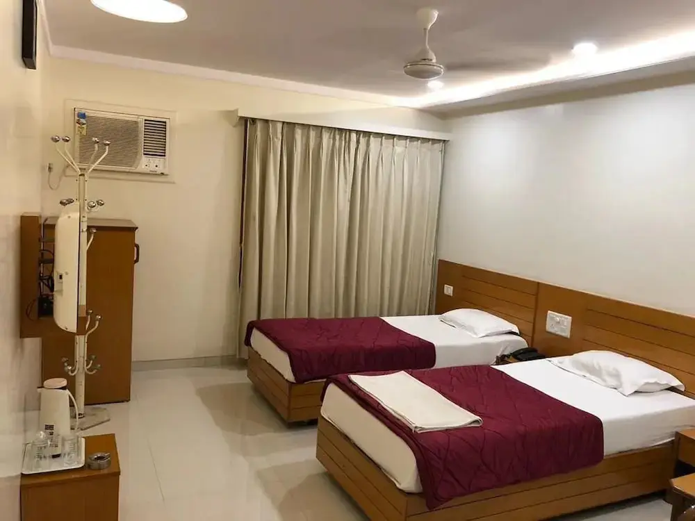 Сурат: Hotel Sarita