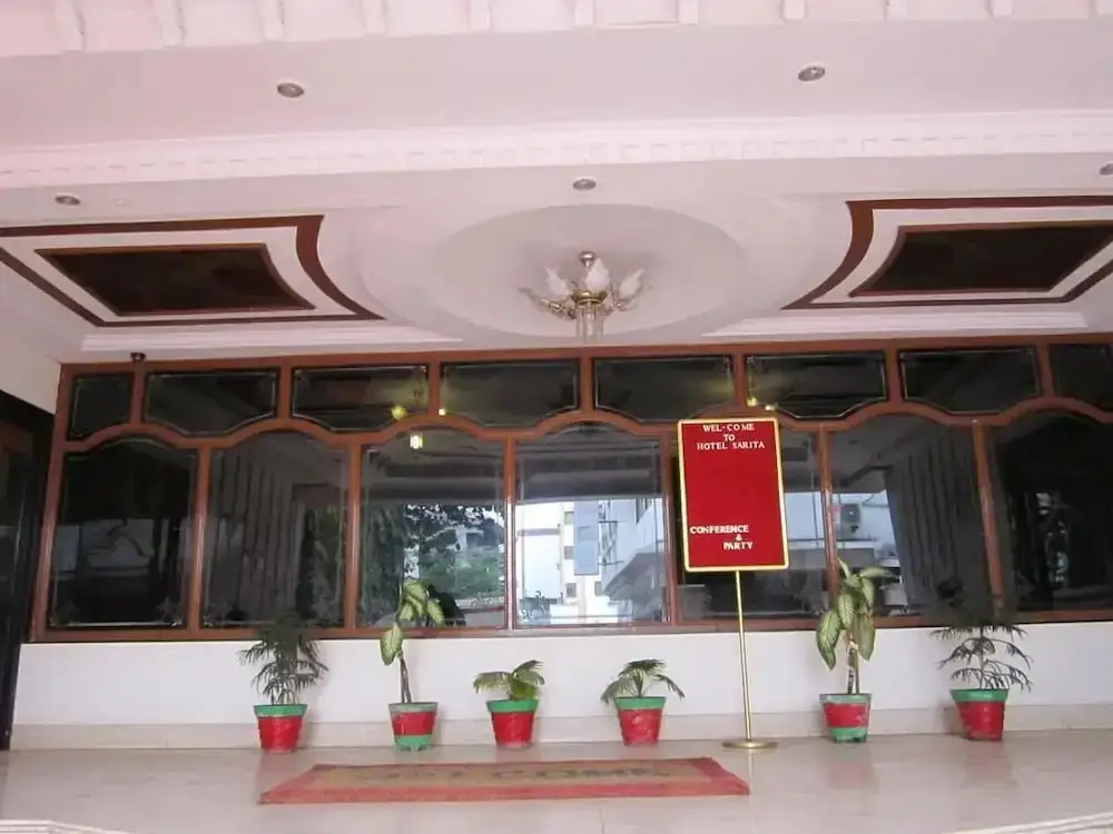 Сурат: Hotel Sarita
