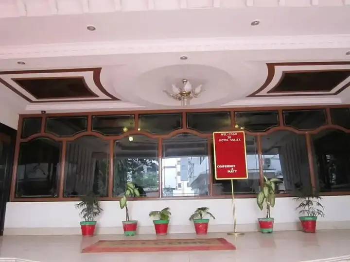 Сурат: Hotel Sarita