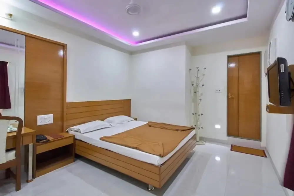 Сурат: Hotel Sarita