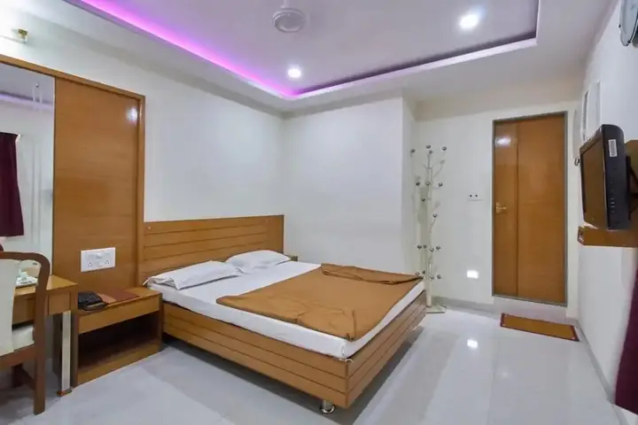 Сурат: Hotel Sarita