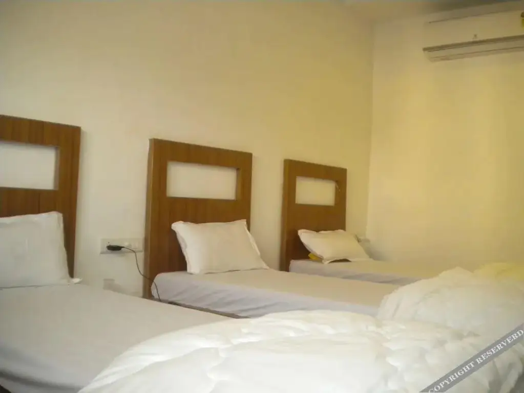 Гандхинагар: Hotel Midway Residency